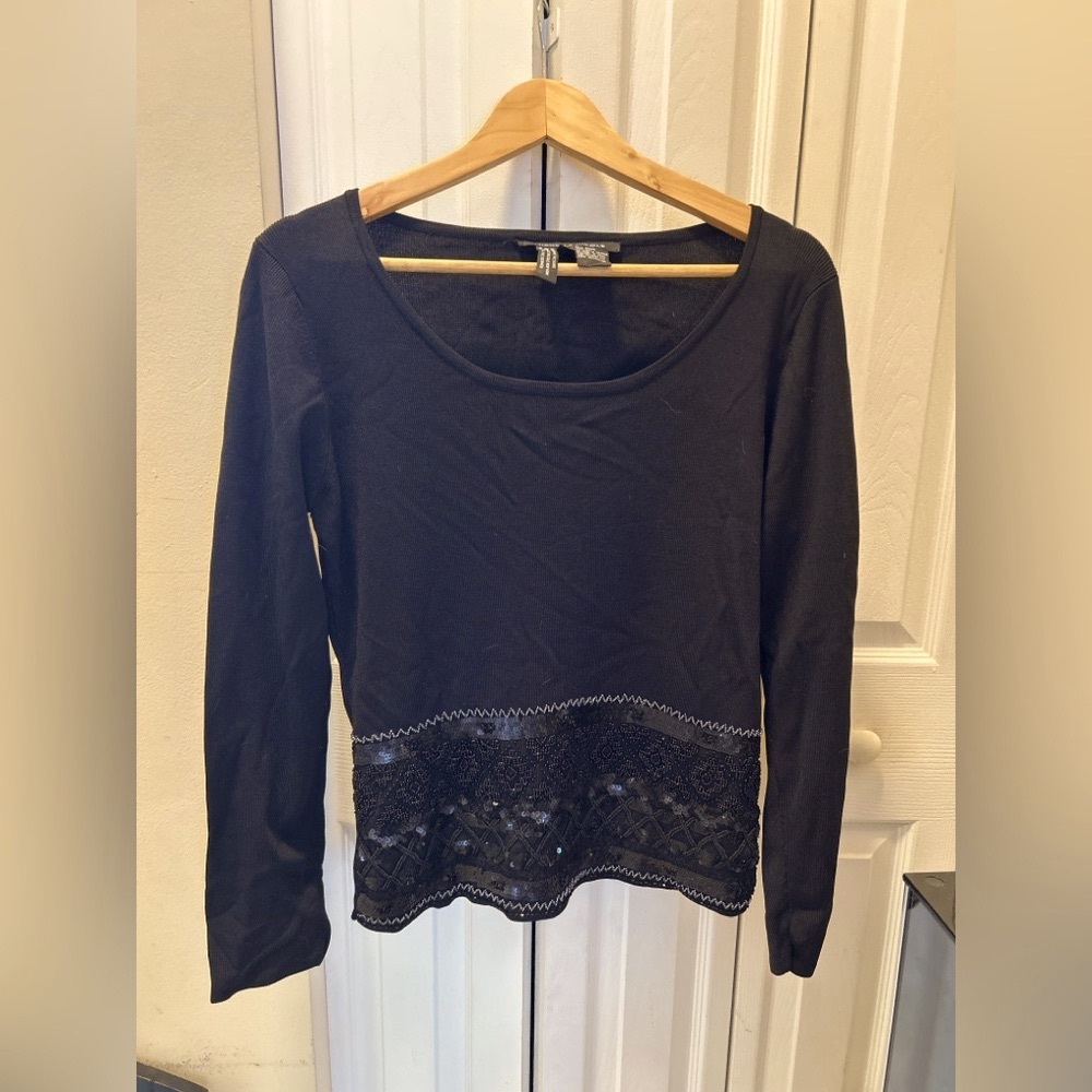 Michelle Nicole Black Long Sleeve sweater
💫 Elegant Details | Stretchy Comfort